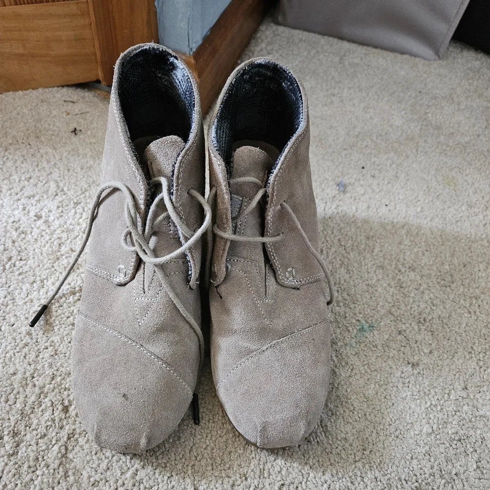 TOMS | Desert Wedge Bootie - Picture 2 of 8